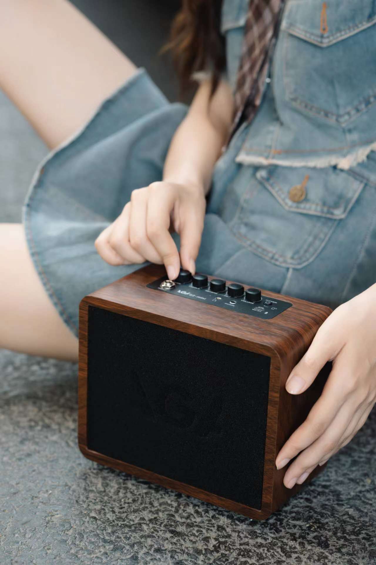 AGA G2mini Bluetooth Acoustic Guitar Amp β 45W Rechargeable Wooden Speaker with Chorus/Delay/Reverb Effects, Dual Channels, Noise Reduction, USB Recording, Lightweight Design