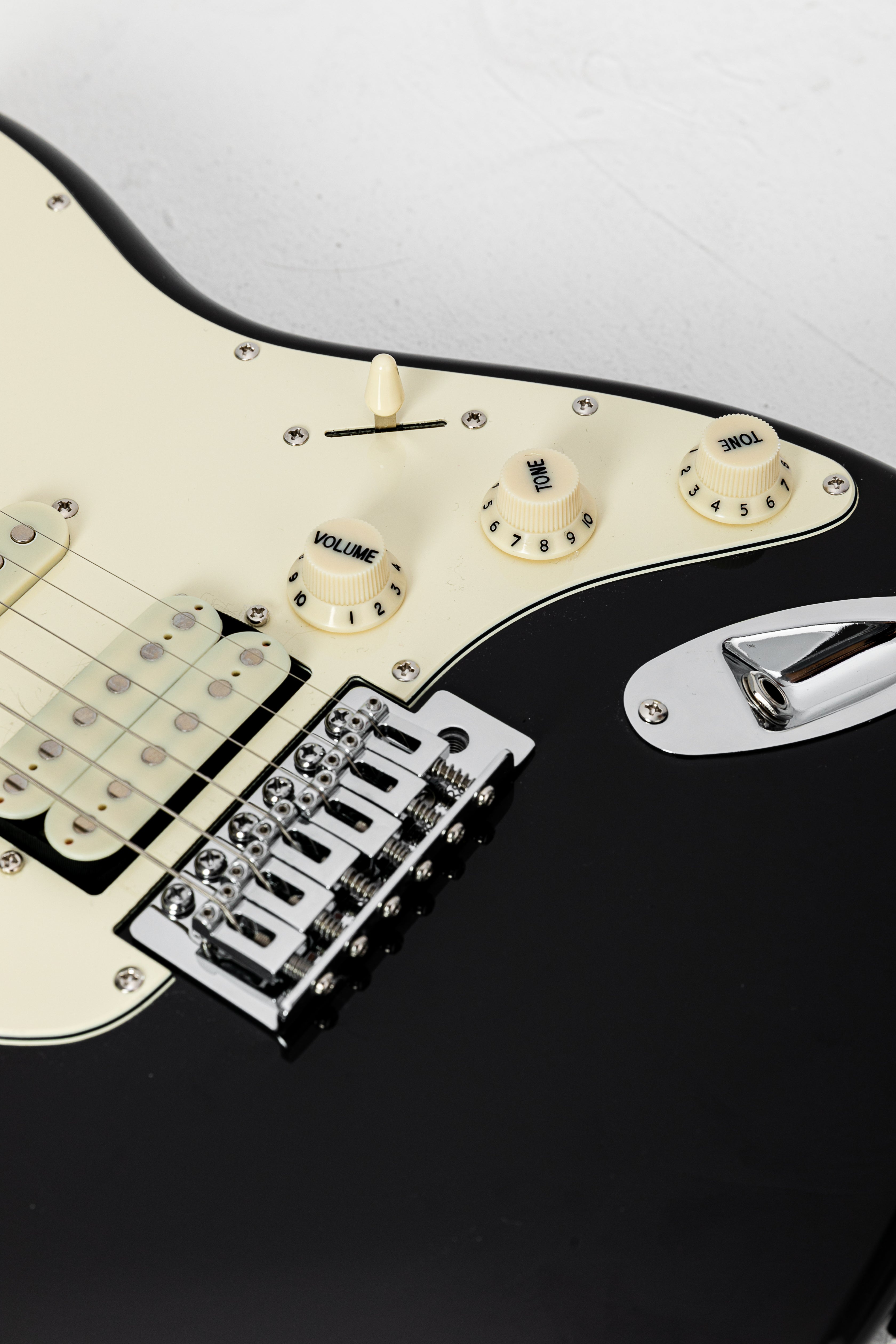 Farida F-2020 Electric Guitar – Premium Entry-Level Strat for Versatile Performance