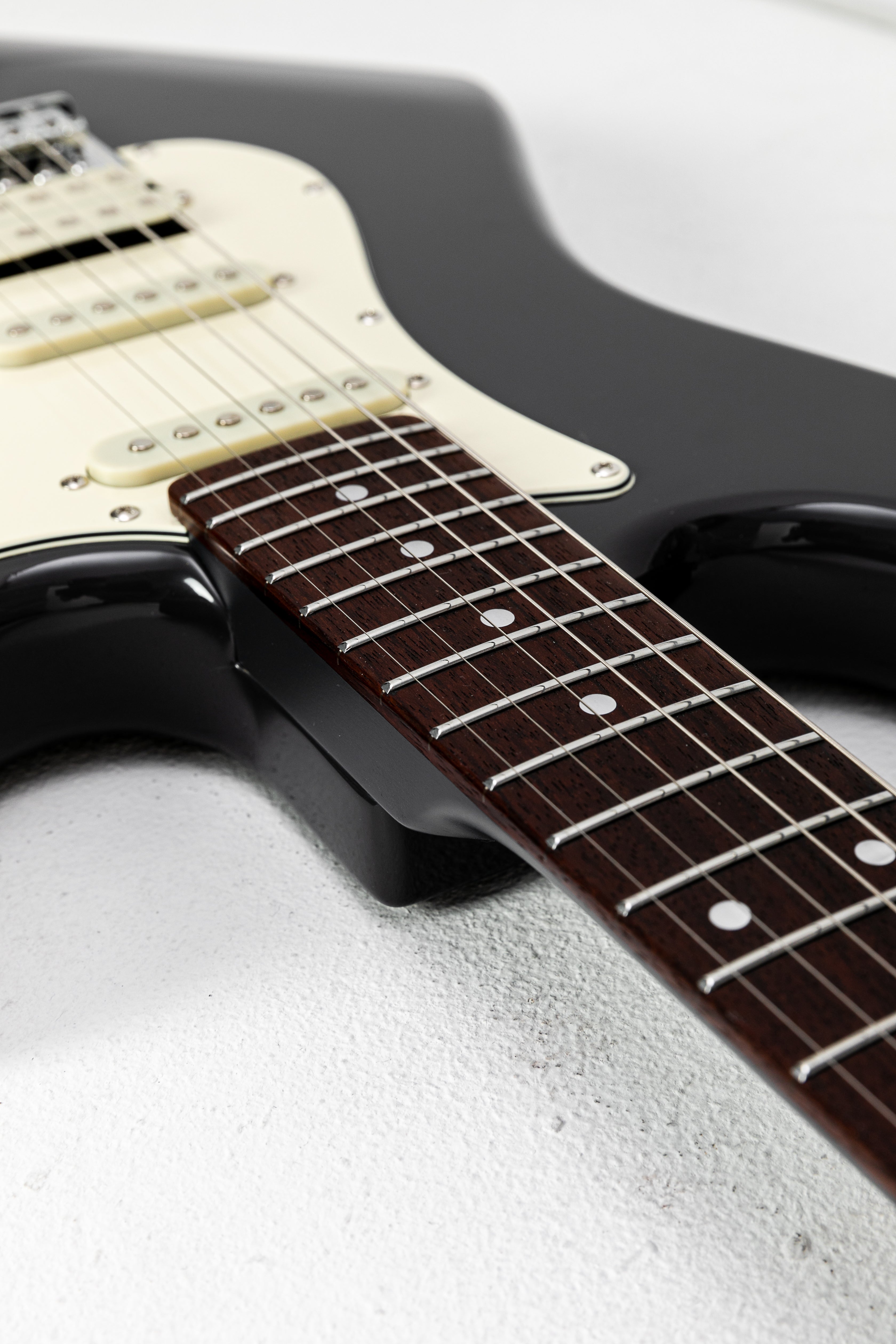 Farida F-2020 Electric Guitar – Premium Entry-Level Strat for Versatile Performance