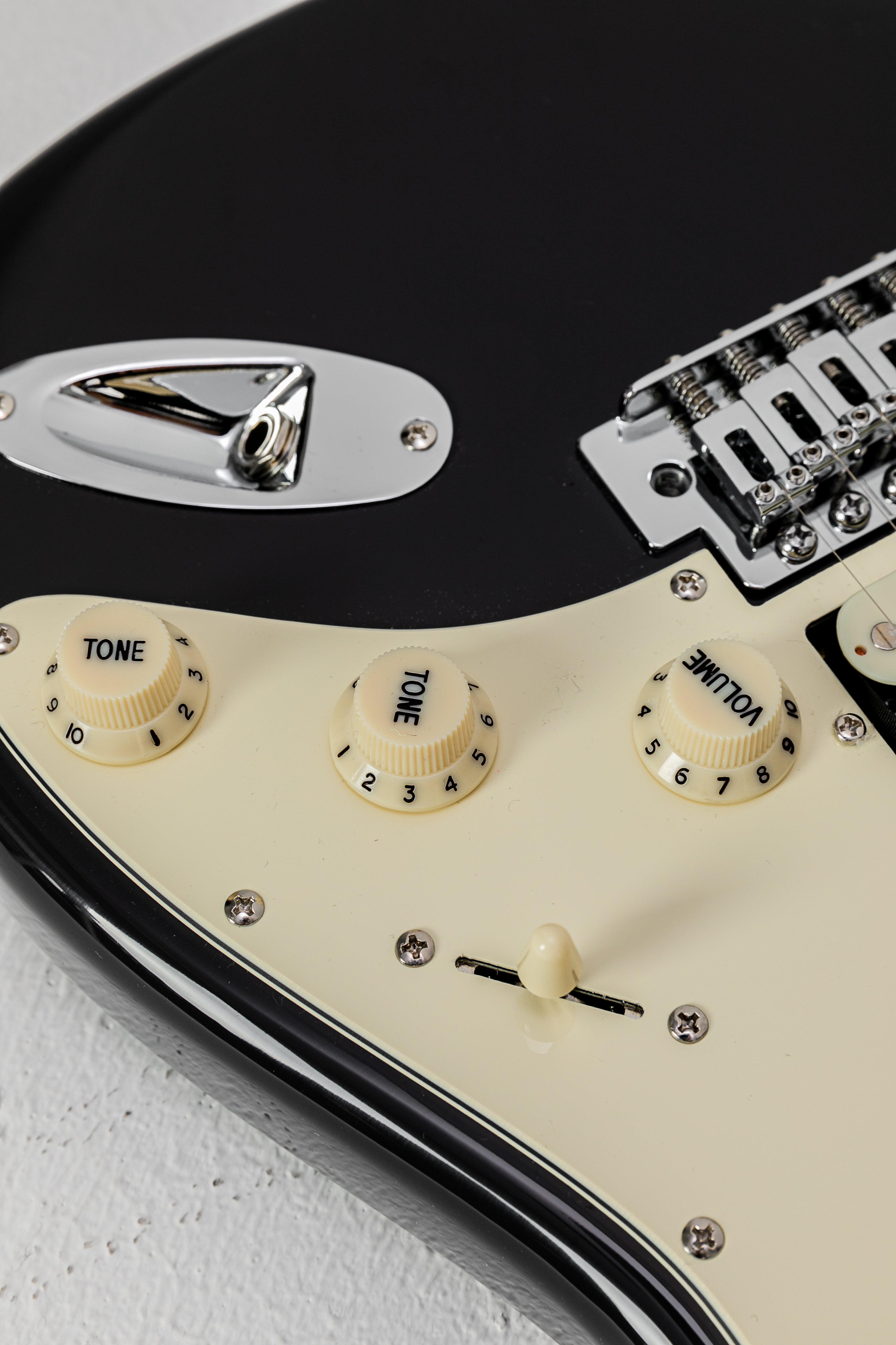 Farida F-2020 Electric Guitar – Premium Entry-Level Strat for Versatile Performance