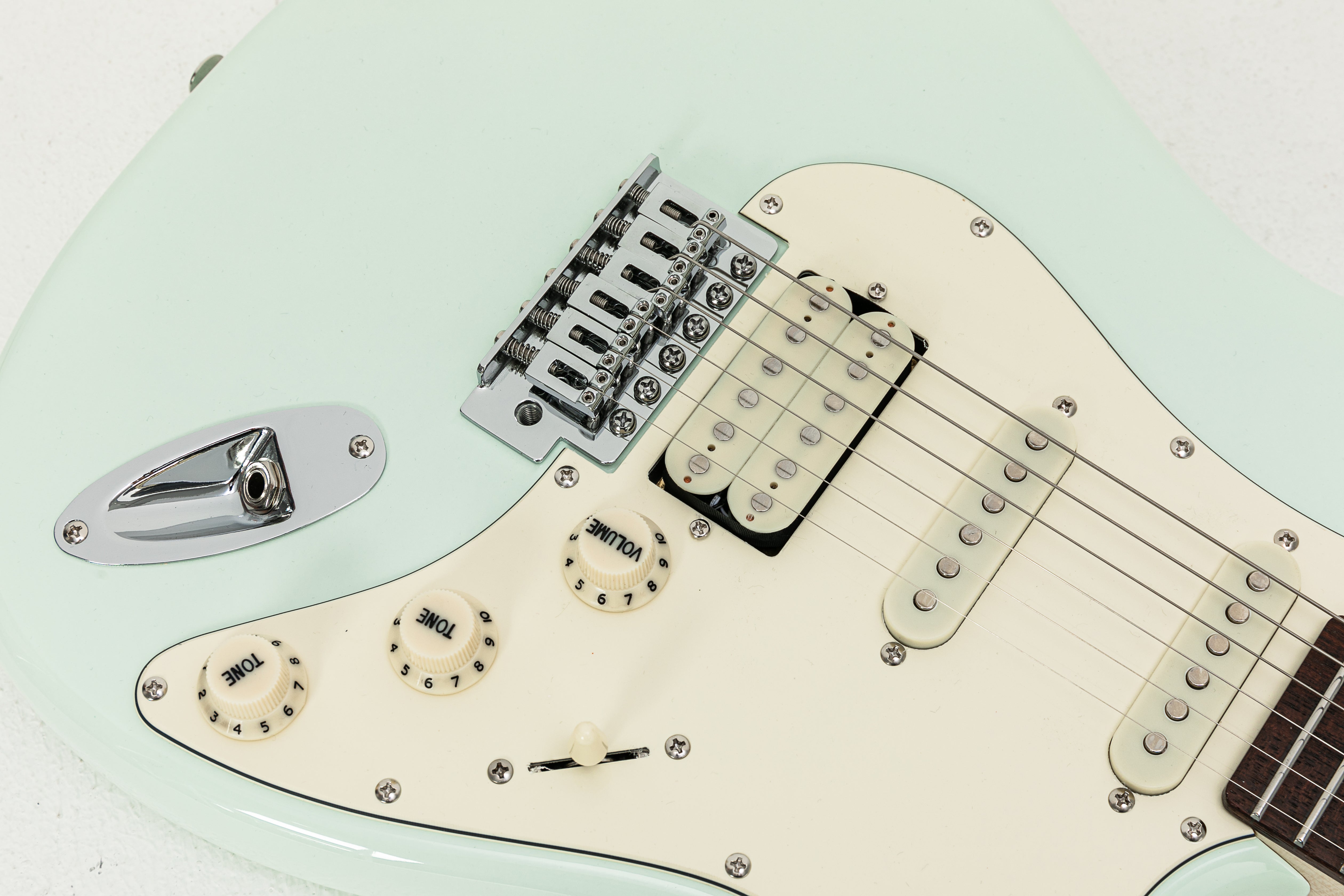 Farida F-2020 Electric Guitar – Premium Entry-Level Strat for Versatile Performance
