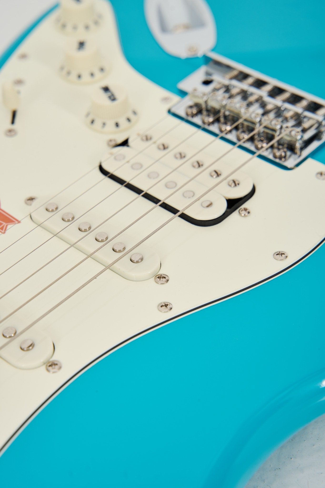 Farida F-5020 Series Electric Guitar – Beginner Strat Style with 5-Way Pickup Selector, Vintage Tremolo, Carbonized Maple Neck & T2-3 Sealed Tuners